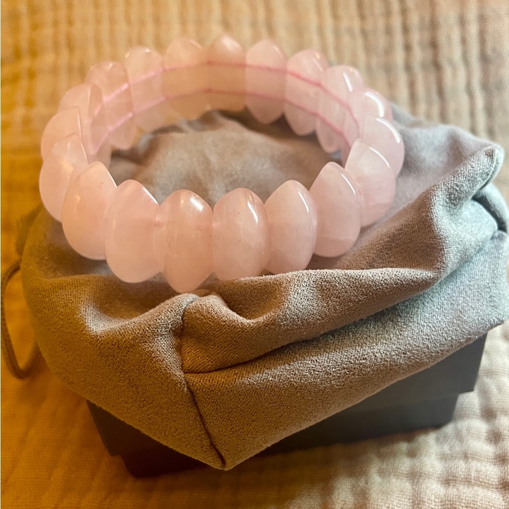 Rose quartz beaded stretch bracelet. Healing, calming & cool to touch. NWOT